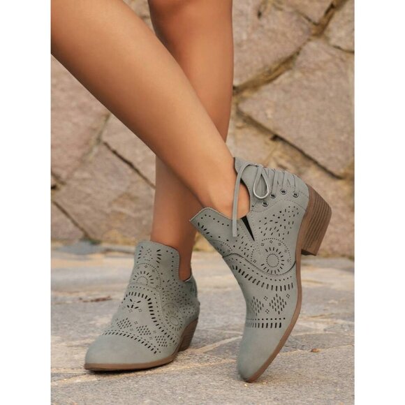 Taupe Gray Perforated Lace Up Back Ankle Boots 8 NEW - Picture 1 of 5